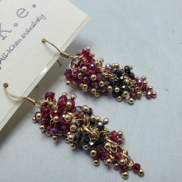 ALI KHAN garnet grape cluster dangle gold fish hook earring - Picture 2 of 3